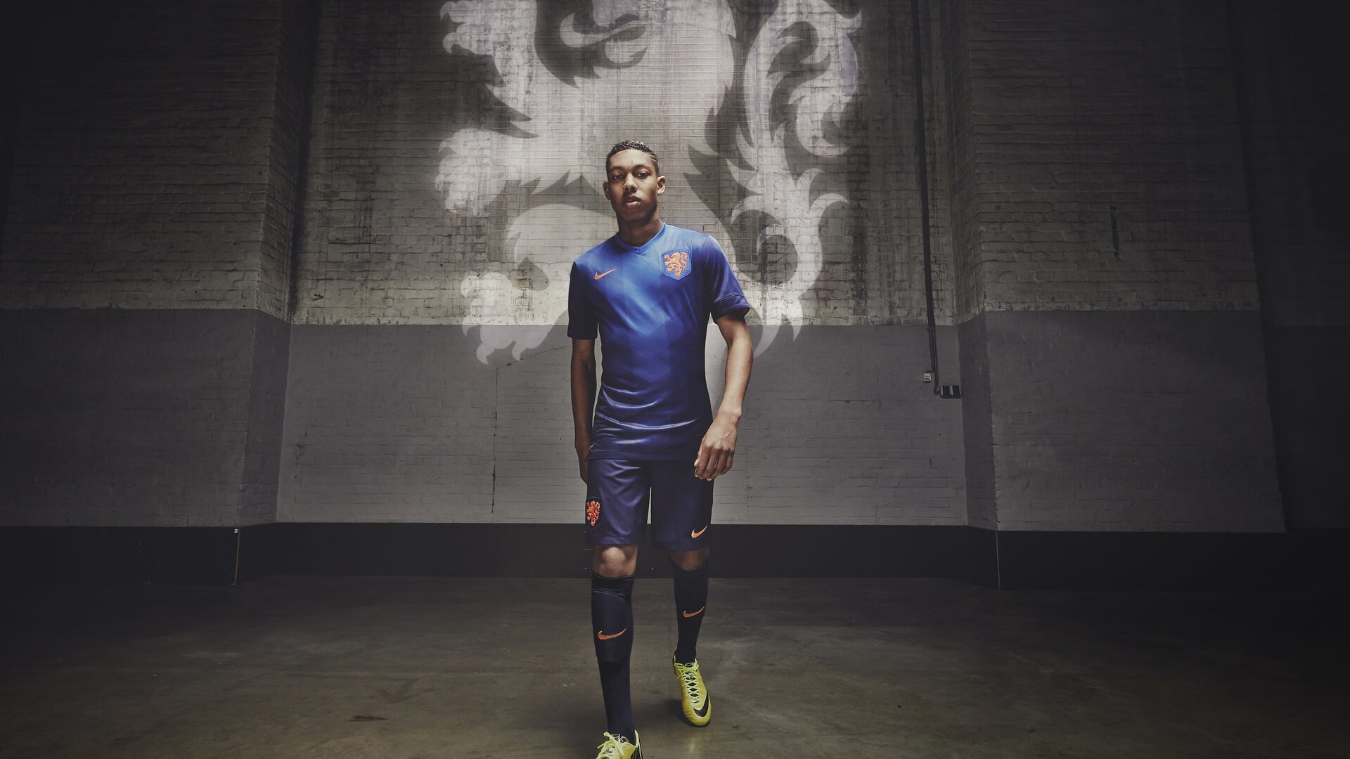 东亚杯国足惨败 球迷发声要求改革，中国足球东亚杯