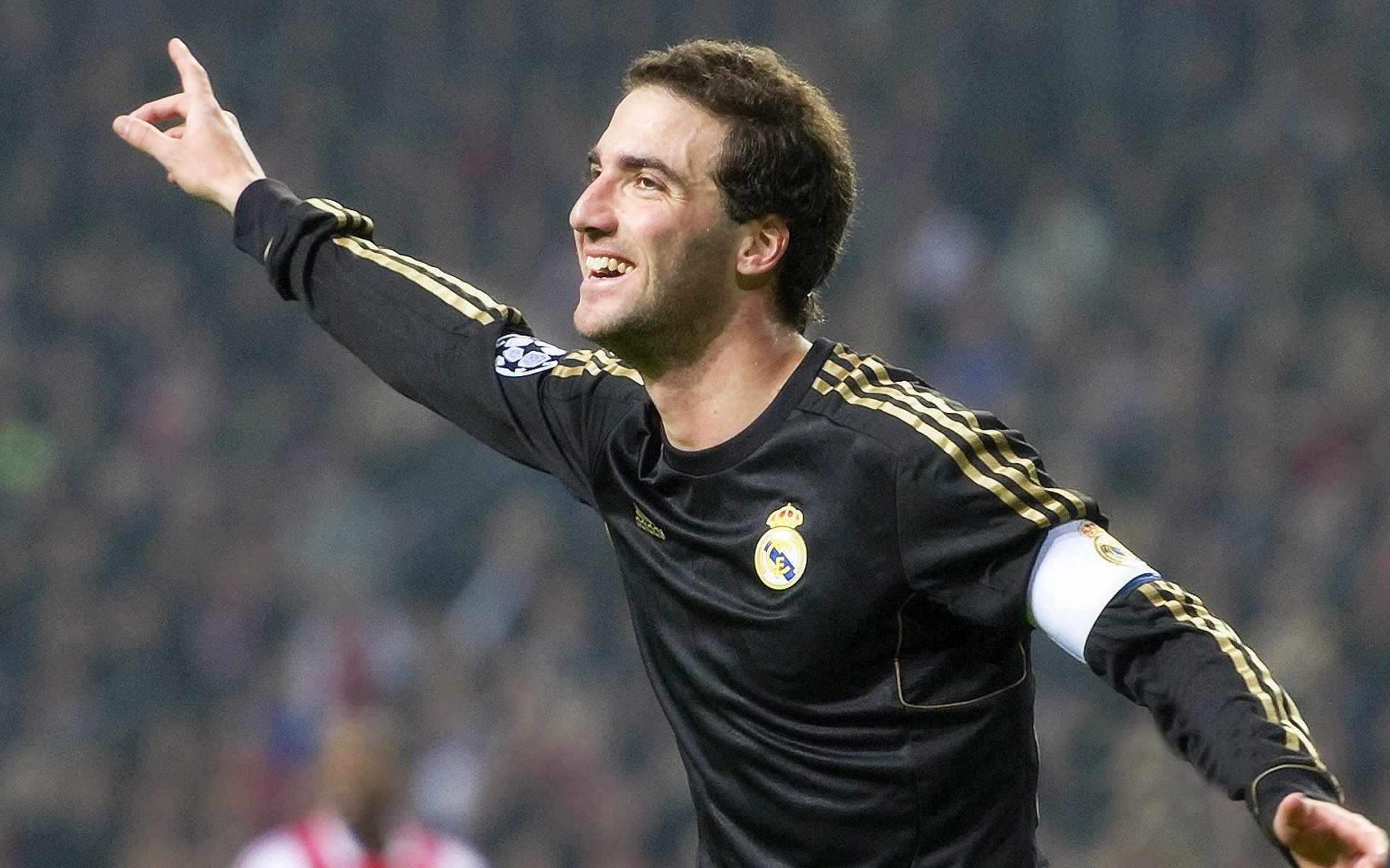 “尼古拉斯·桑特基:阿根廷美洲狮队的全能组织者,未来发展不可限量”